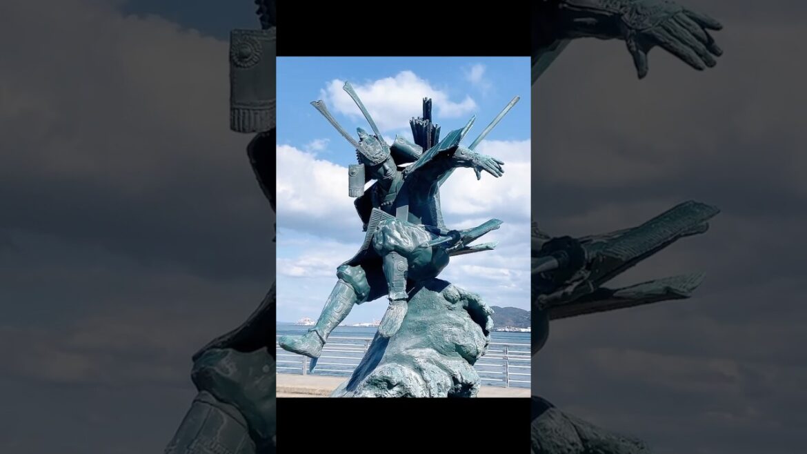 源義経の八艘飛びと平知盛の碇潜　下関　関門橋　山口県