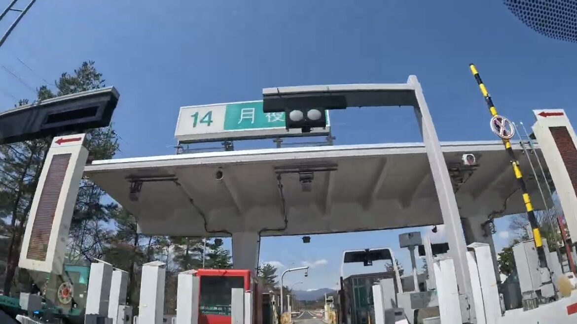 From Tsukiyono IC, take National Route 17 to Yuzawa in Niigata Prefecture.