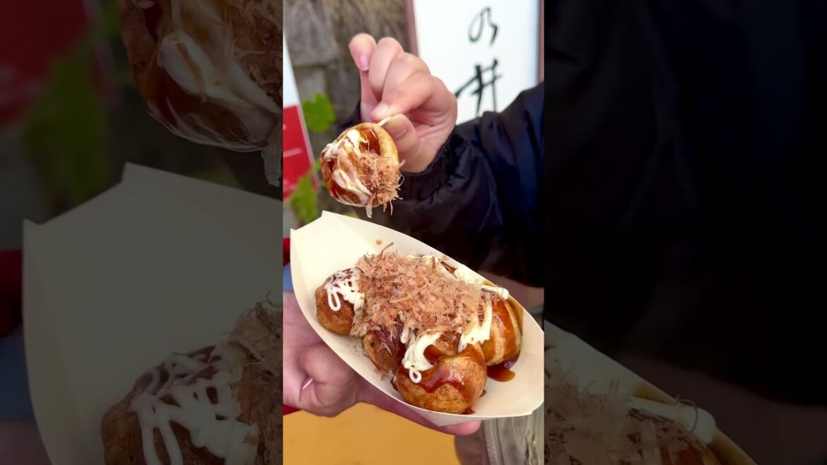 Japanese Streetfood | Takoyaki with Friendly Street Vendor #shorts #shortvideo #youtubeshorts #short