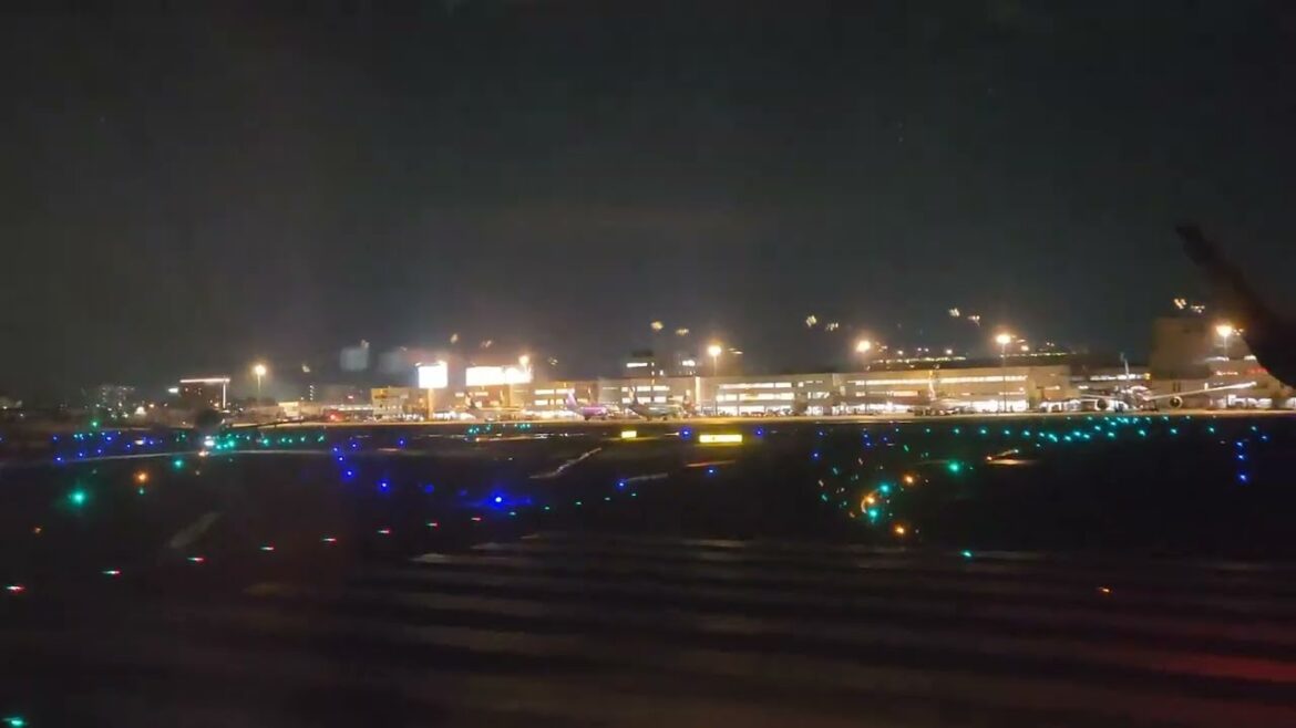 후쿠오카공항 출발 인천행 밤 비행기이륙 Asiana OZ135 take off Fukuoka airport evening flight Airbus #takeoff #airplane