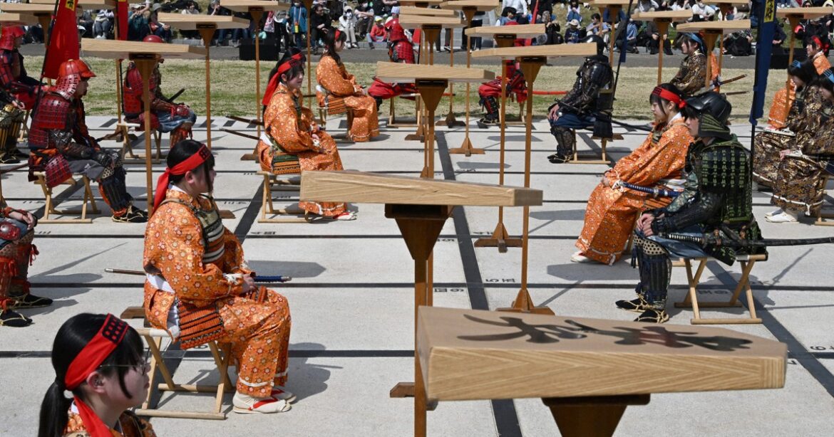 Easy Japanese news in translation: 'Human shogi' event held in largest piece producing city