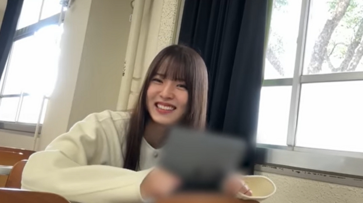 Japanese singer flies 4 hours daily to attend college, spends almost ₹20,000 per day | Trending