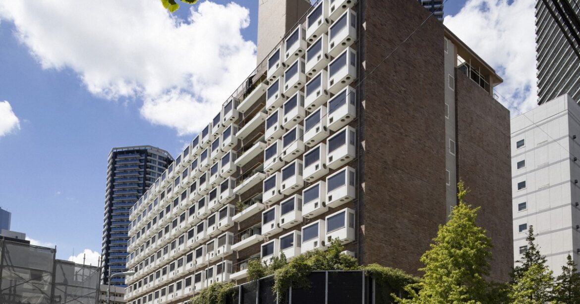 Retro Japan: Tokyo hotel’s bay windows resemble old portable gaming consoles stacked up Retro Japan: Tokyo hotel's bay windows resemble old portable gaming consoles stacked up