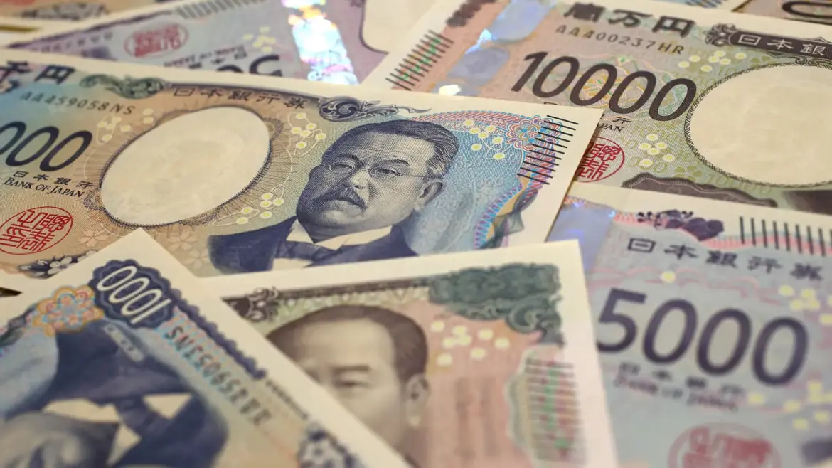 Using and Exchanging Money in Japan
