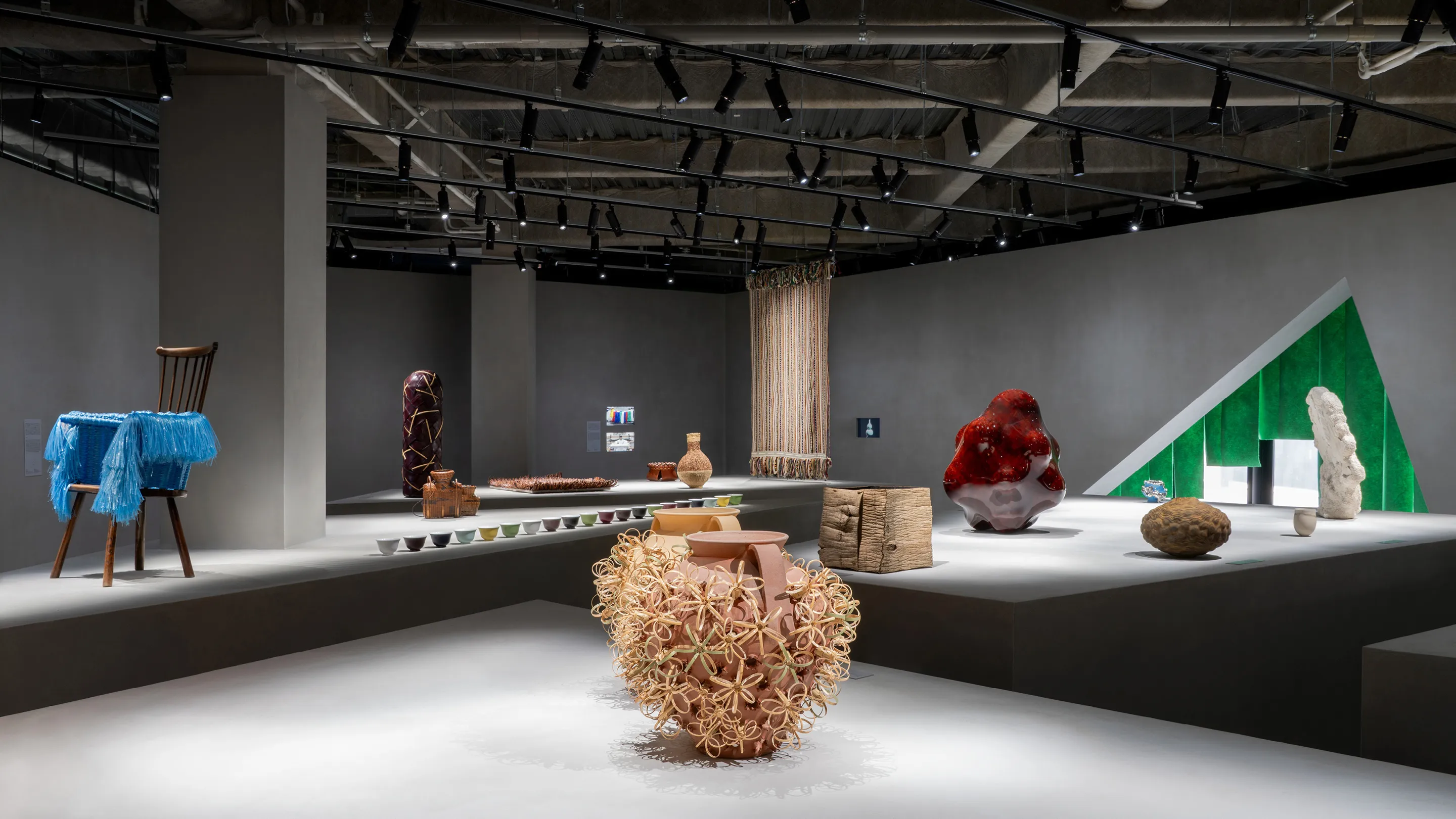 ロエベ クラフテッド・ワールド展 