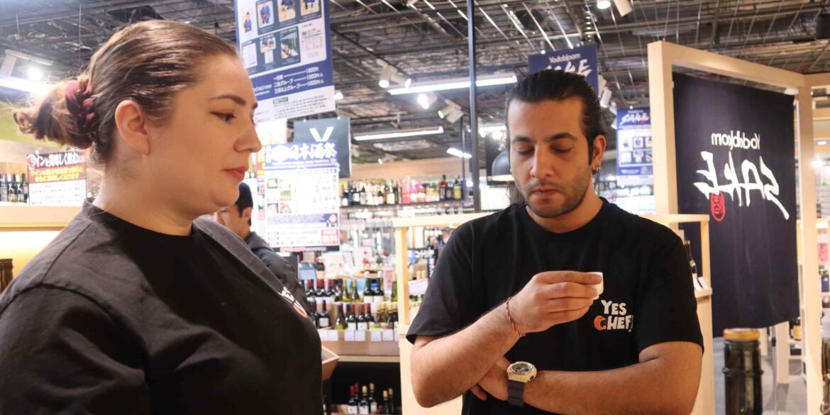 Overseas visitors to expo are a boon to Osaka retailers