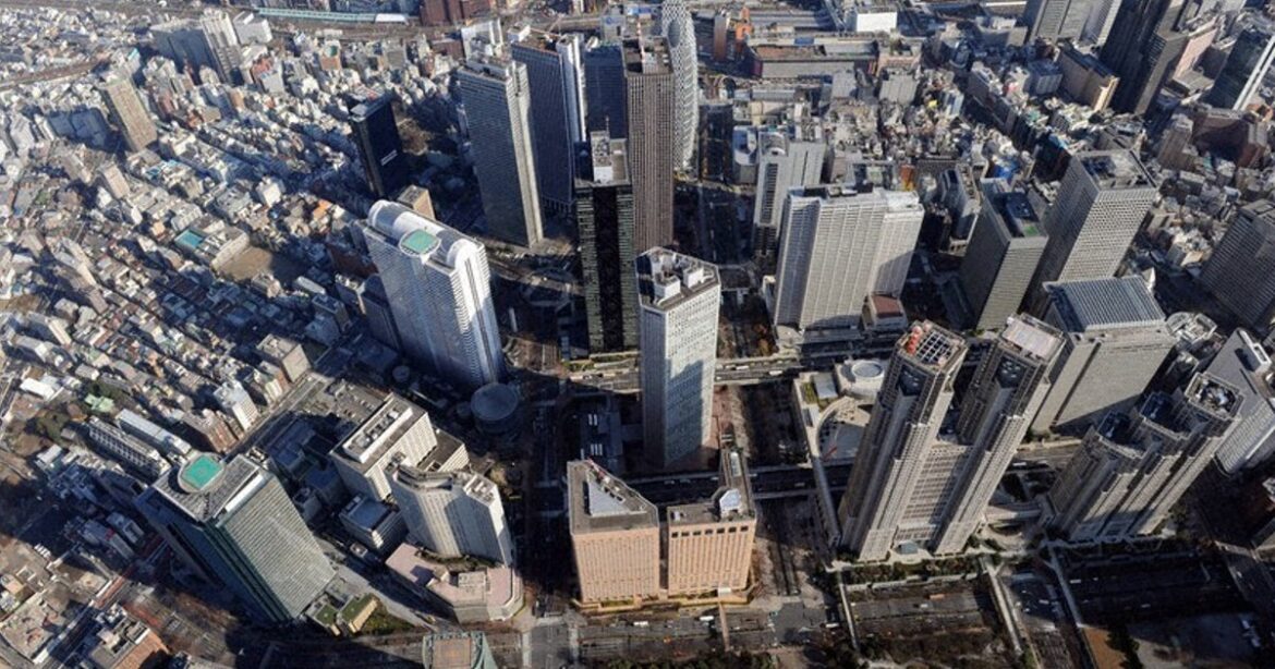 March duty-free sales at Japan dept. stores fall, 1st drop in 3 yrs March duty-free sales at Japan dept. stores fall, 1st drop in 3 yrs