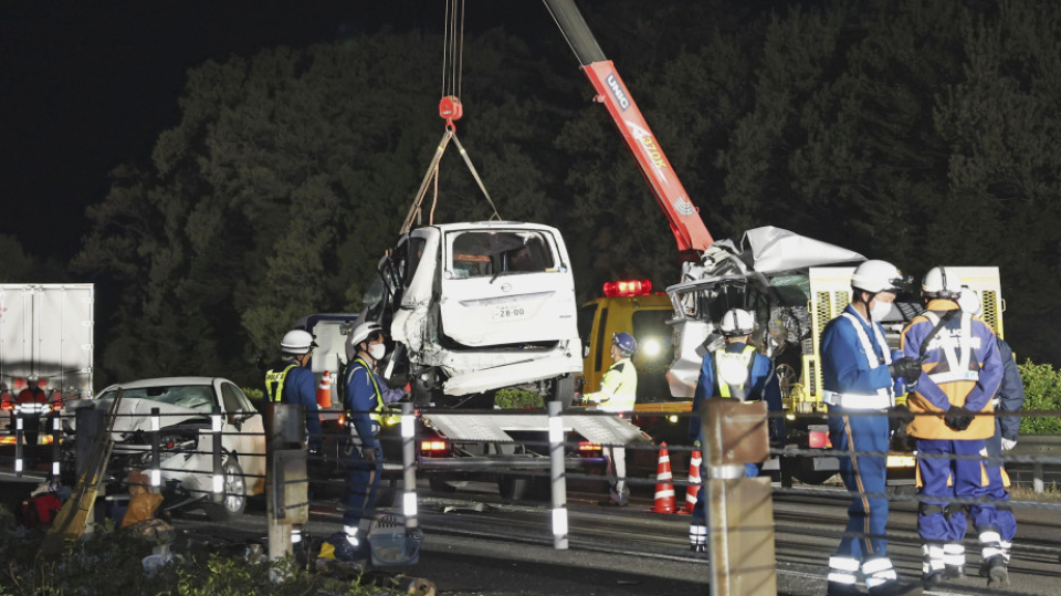 3 die in eastern Japan expressway head-on crash, later impact 3 die in eastern Japan expressway head-on crash, later impact