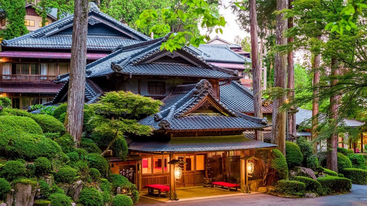 A Japanese Onsen Ryokan Nestled in the Forest | Gero onsen Yunoshimakan