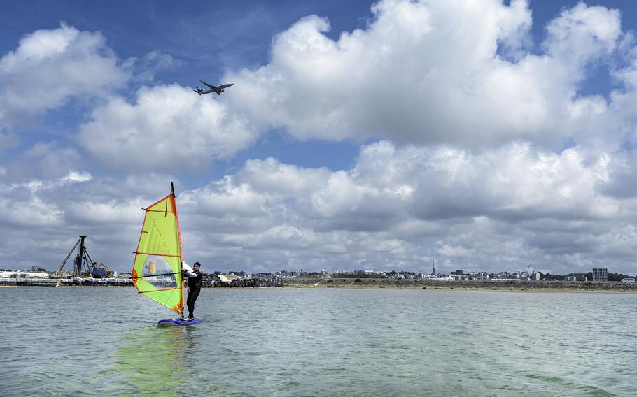 windsurfing
