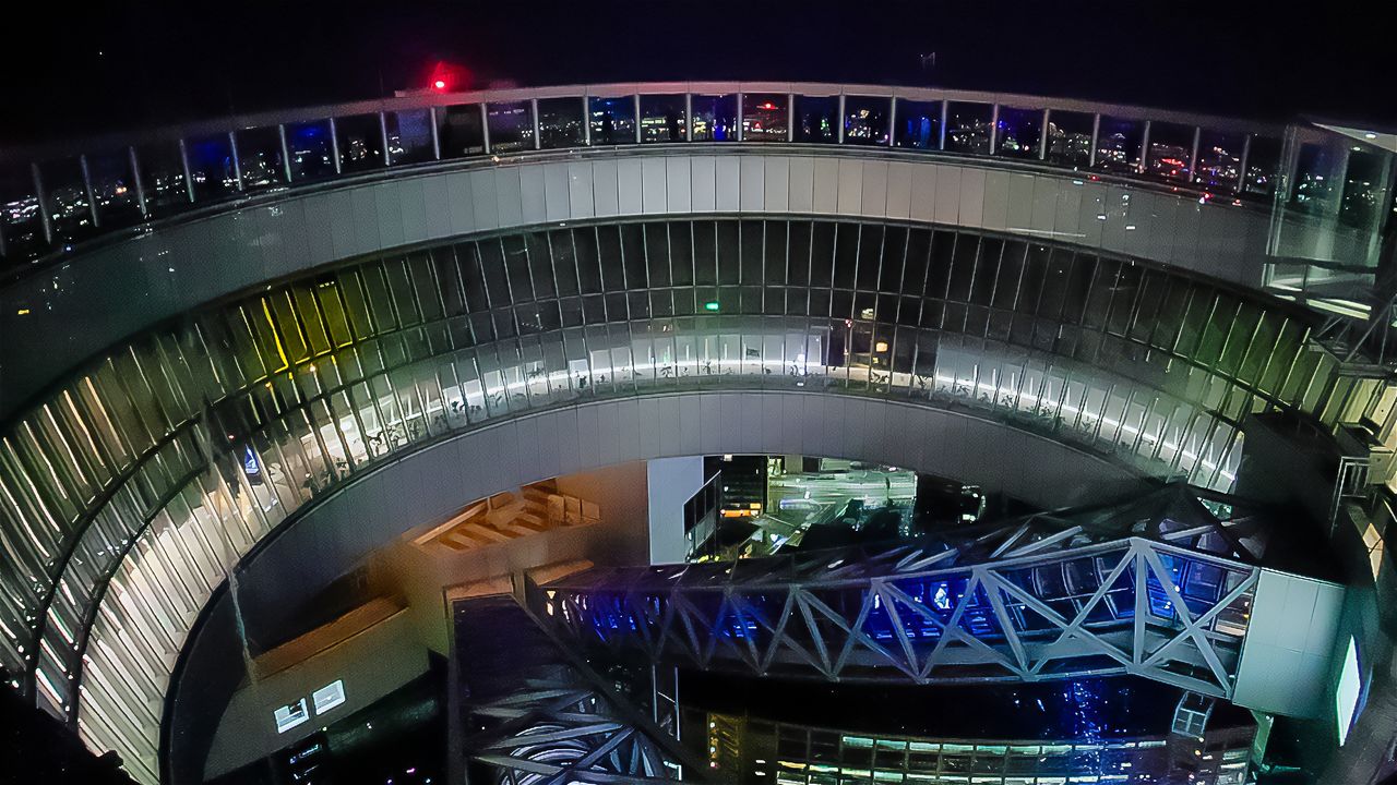 The observation deck of the Umeda Sky Building offers panoramic views of Osaka City. (© Somese Naoto)