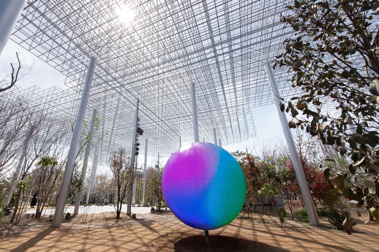 An LED sphere display. (© Nippon.com)