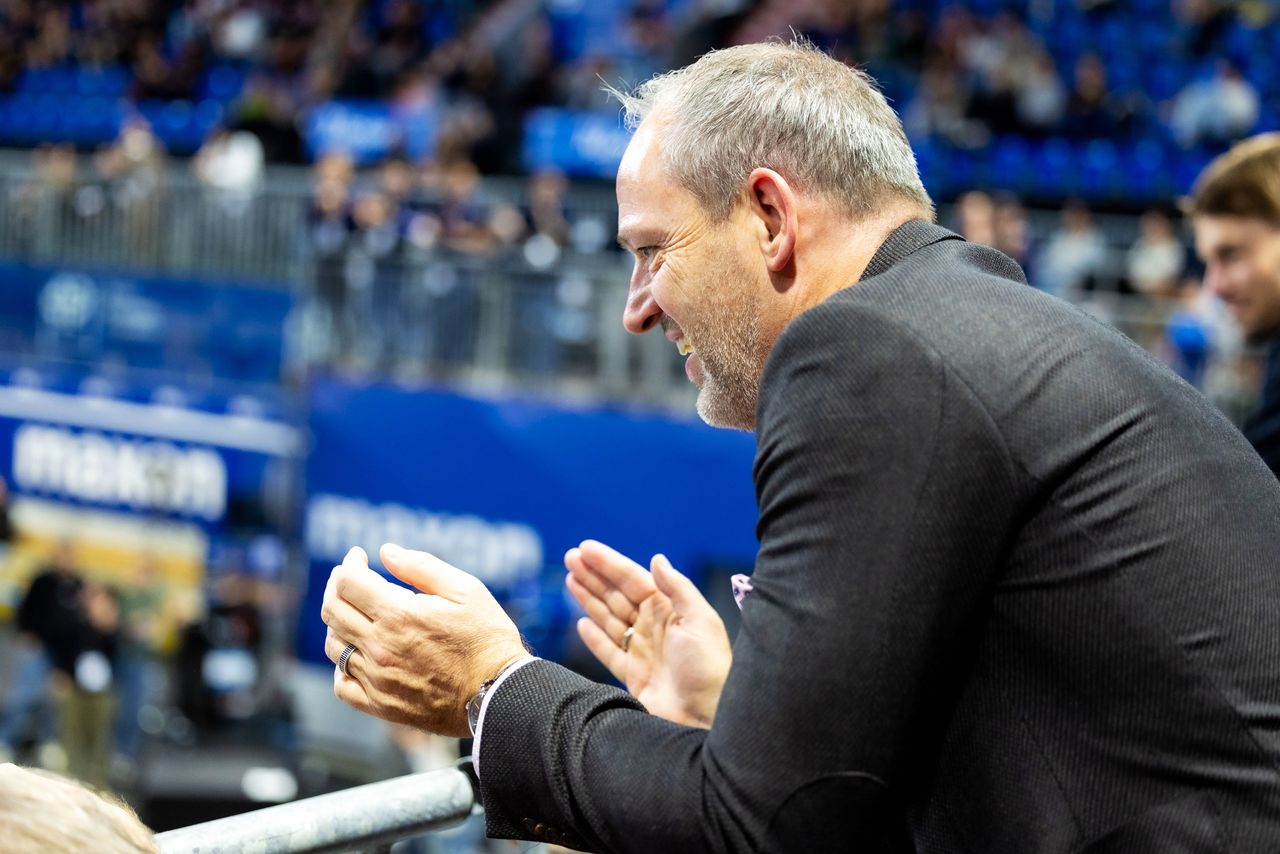 Cybathlon cofounder Robert Riener watching the competition. (© Ochi Takao)