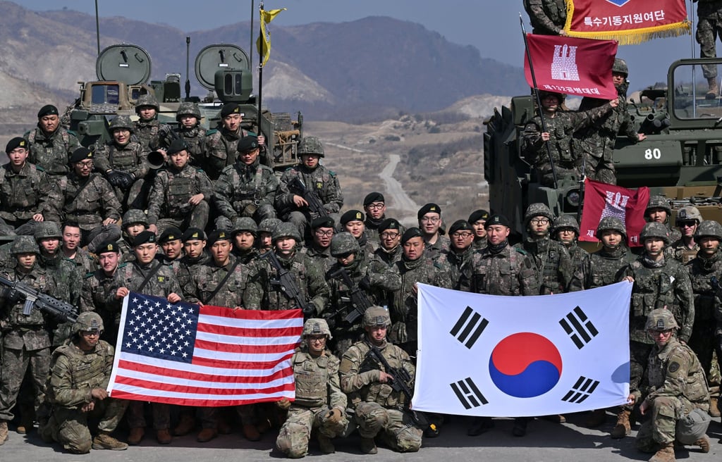 South Korean and US soldiers pose for photos after a joint live-fire exercise at a military training field in South Korea last year. Photo: Reuters