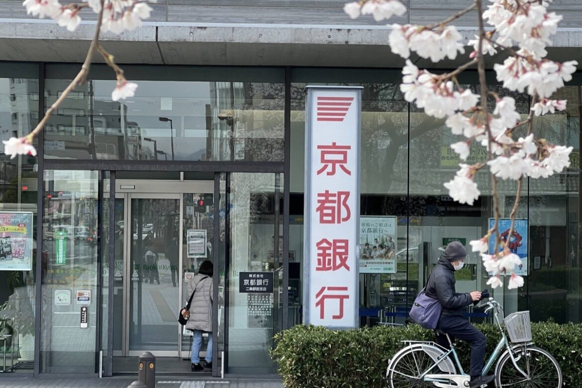 Kyoto bank shifts stance on mergers and cuts to cross-shareholdings