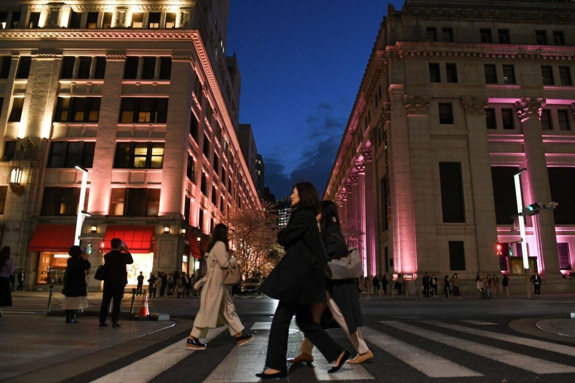 Bookings for climbing Mount Fuji this season to begin April 24