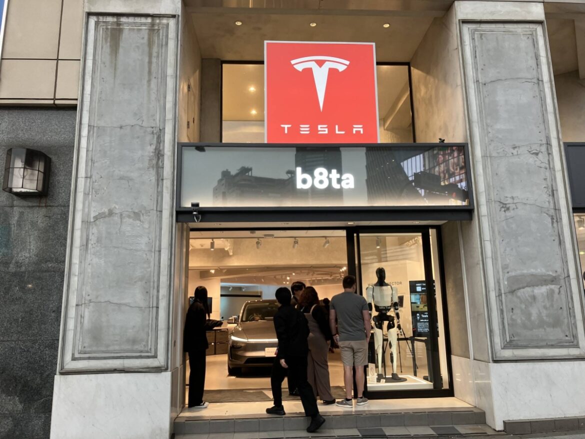 The many possible reasons there are so few U.S. cars in Japan