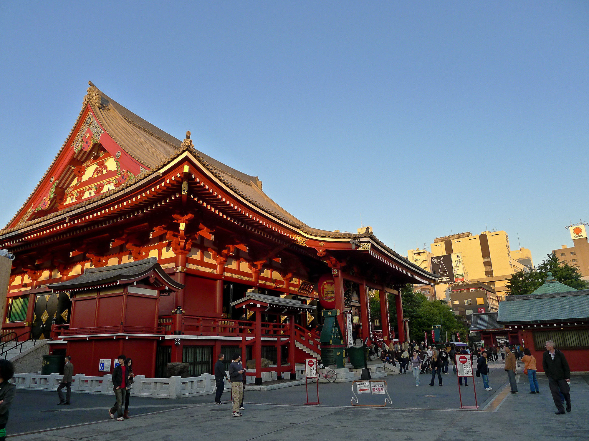 Tokyo places to visit - Sensoji Temple