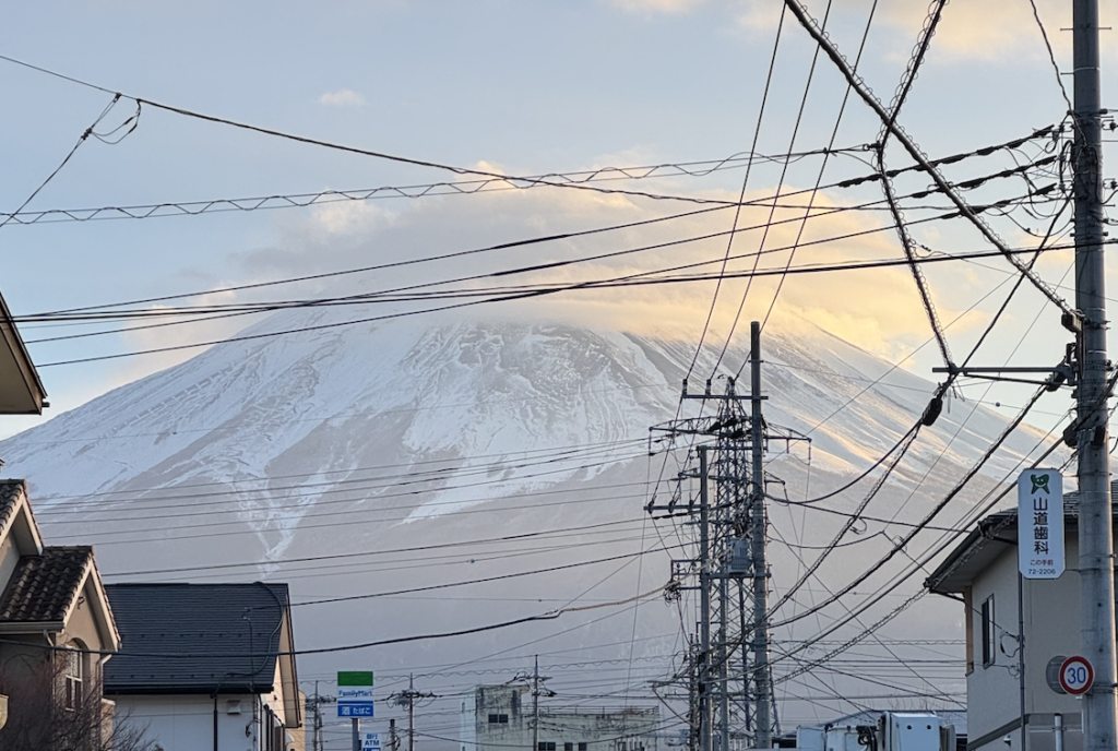 What’s With the Chaos of Japanese Power Lines?