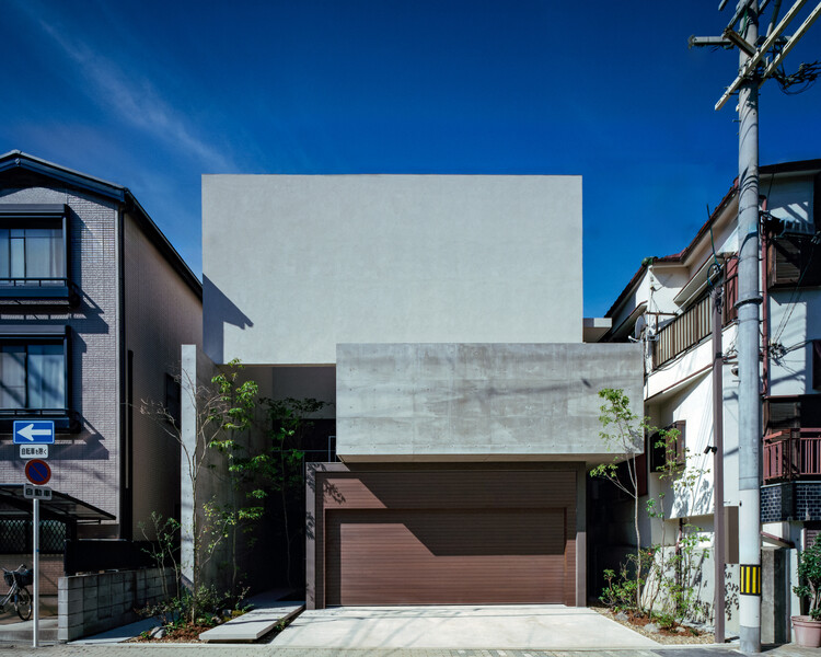 Two-Generation House in Tennoji-ku / FujiwaraMuro Architects - Exterior Photography, Concrete