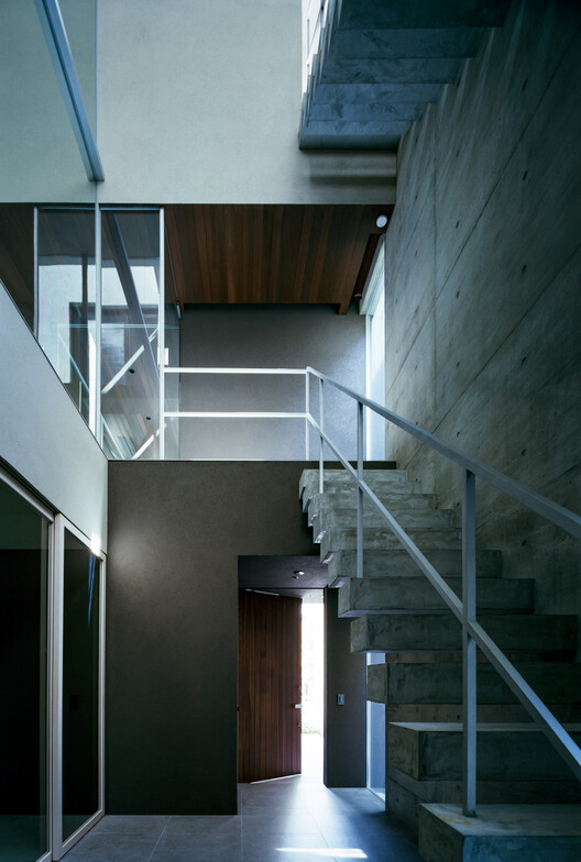 Two-Generation House in Tennoji-ku / FujiwaraMuro Architects - Interior Photography, Stairs, Glass, Handrail