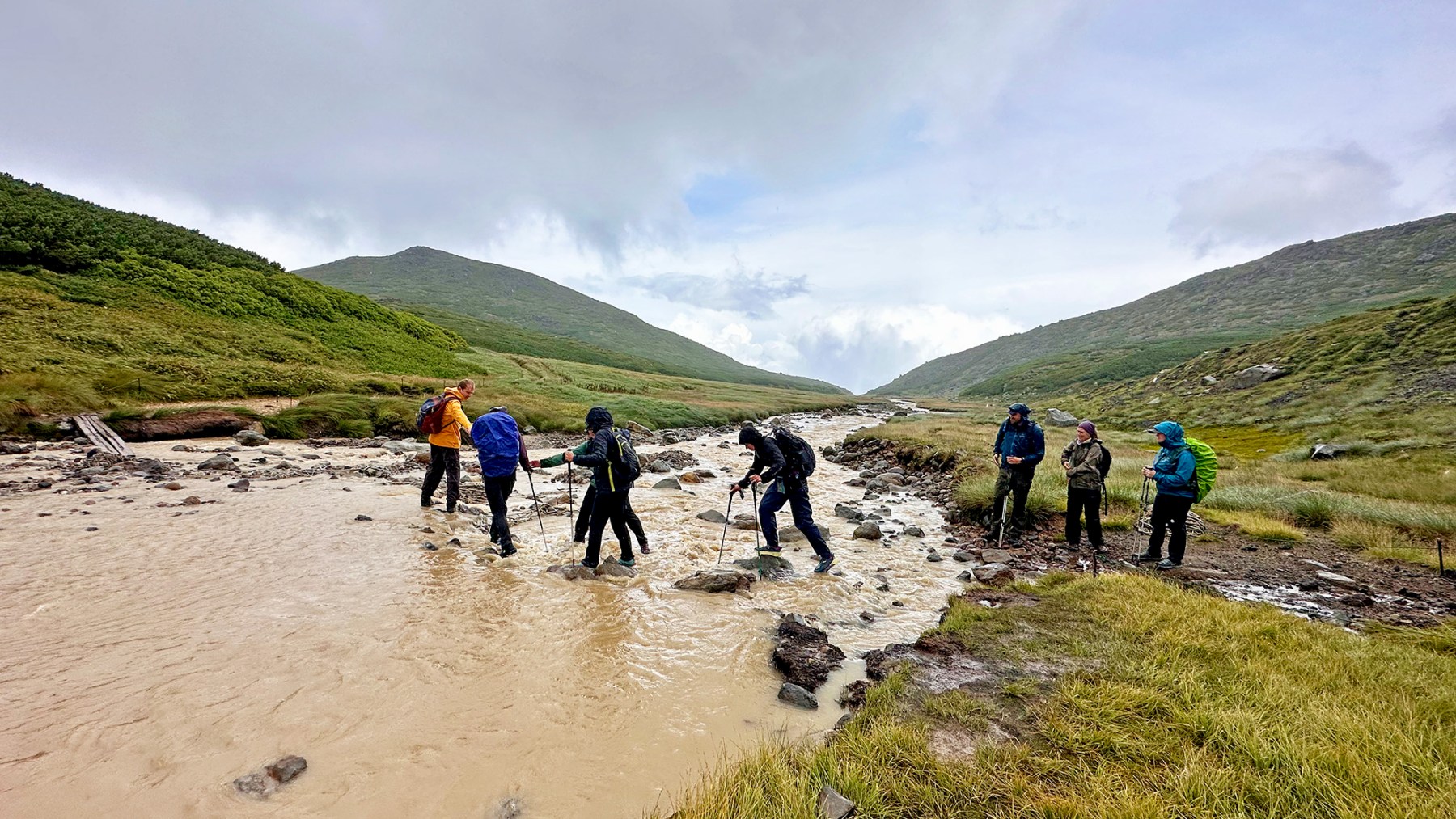 Negotiating the Akashi River crossing in Japan