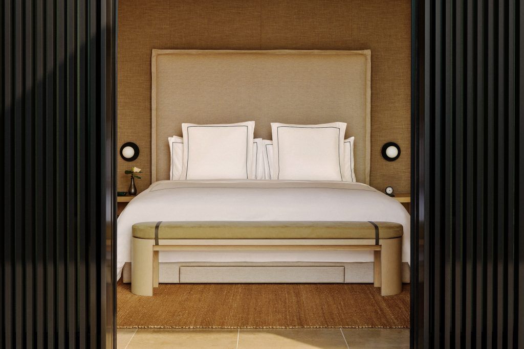 Kamii room king bed