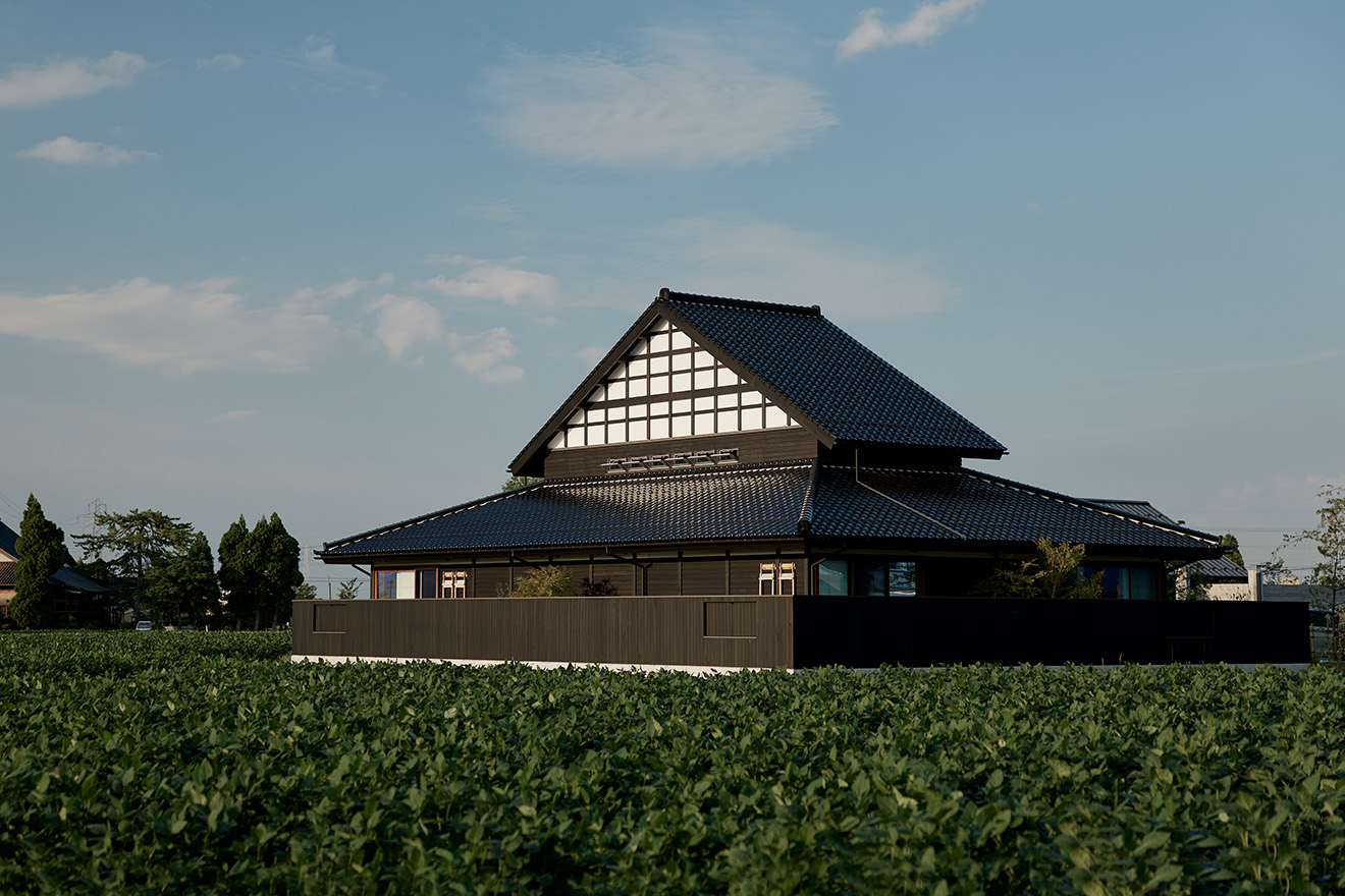 Exterior shot of Rakudo-An