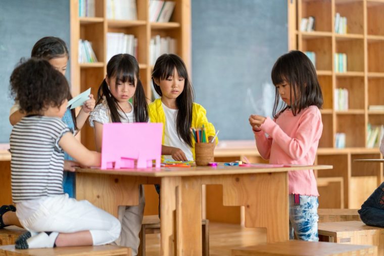 Primary school students in an arts and crafts class (Photo: JGalione/Getty Images)