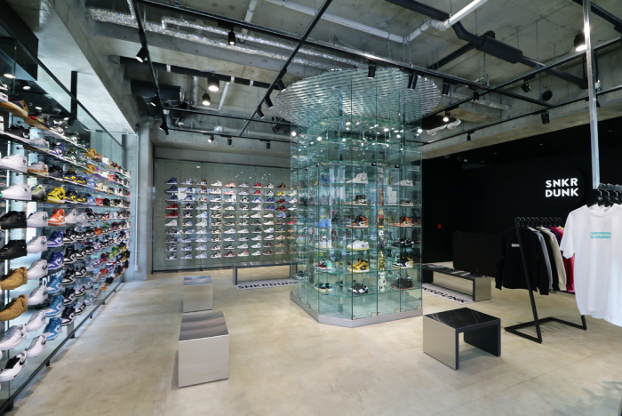 Top Streetwear Stores to Visit in Osaka 2025