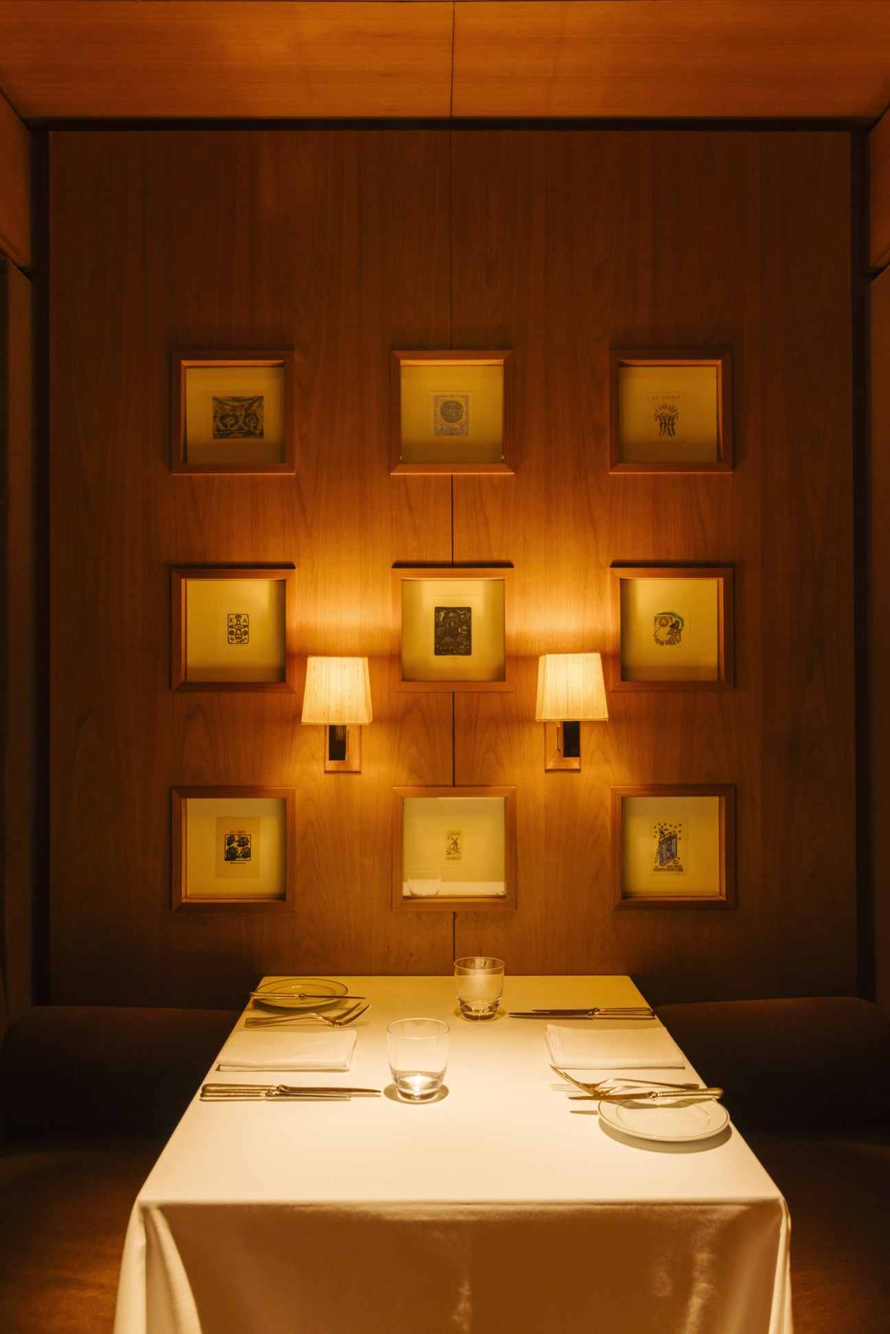 Cosy dining booth in Girandole