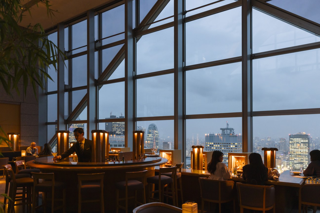 Cocktail hour at the Peak Bar
