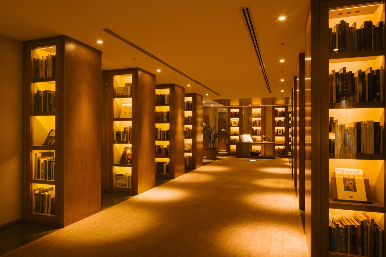 The library has 2,000 books