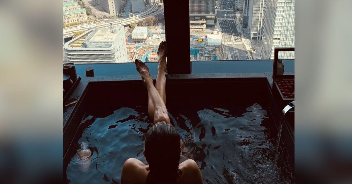 alessandra ambrosio cleavage hot photos tokyo
