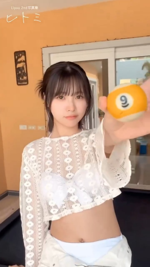 Liyuu from Her 2nd Photobook『Hitomi』Shoot