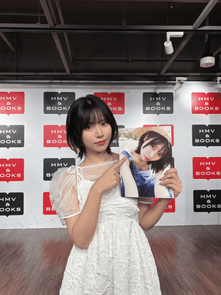 Liyuu from Her 2nd Photobook『Hitomi』Release Event at HMV & BOOKS SHIBUYA