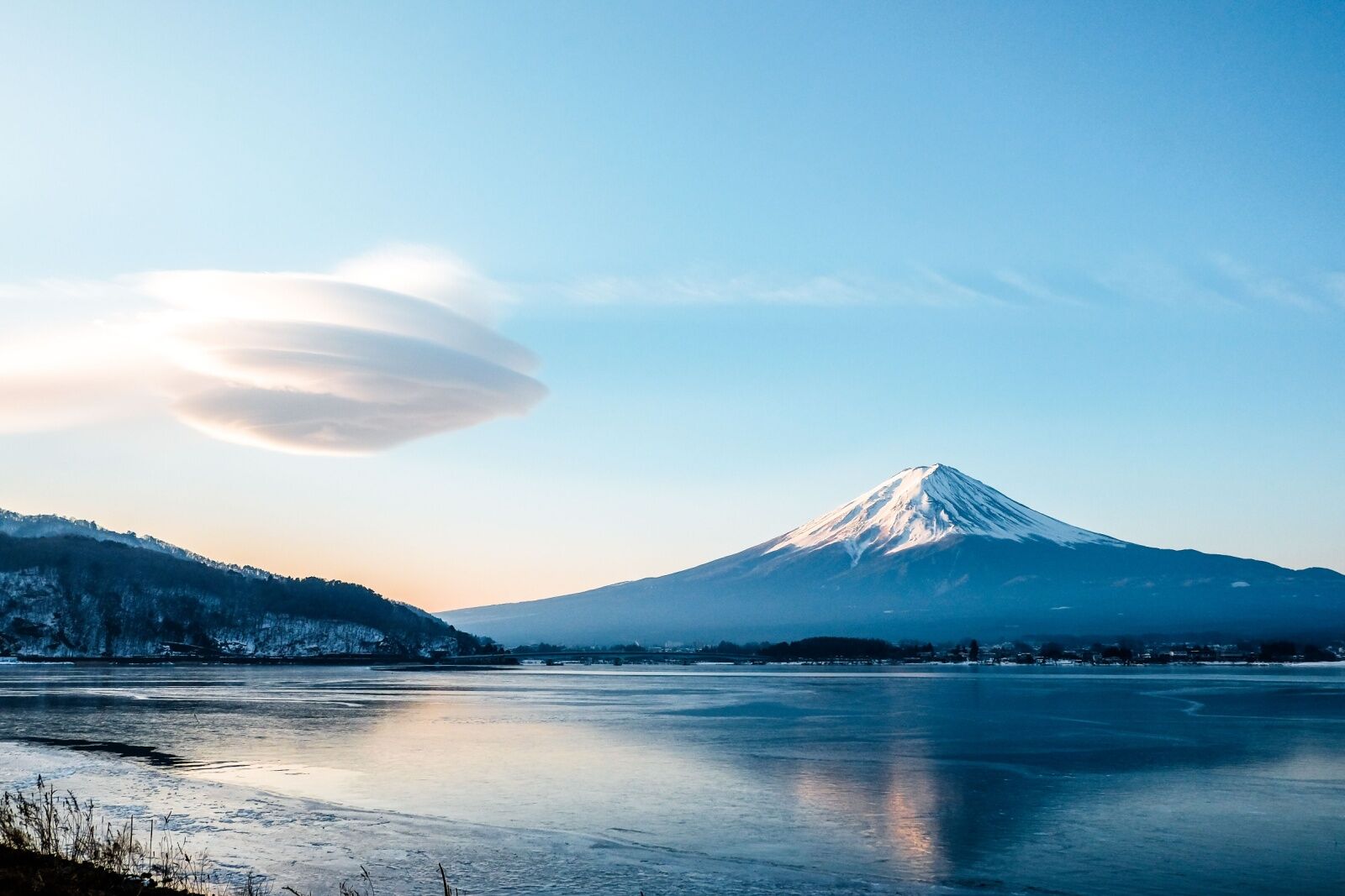 japan ufo tourism - cloud and mount fuji