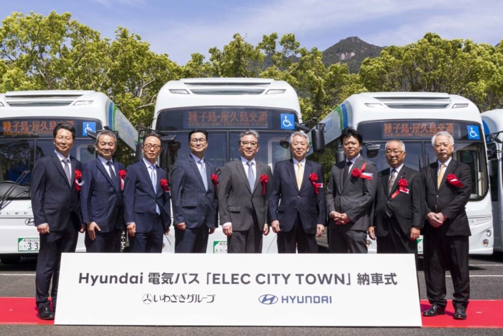 Hyundai delivers its first electric buses to Japan