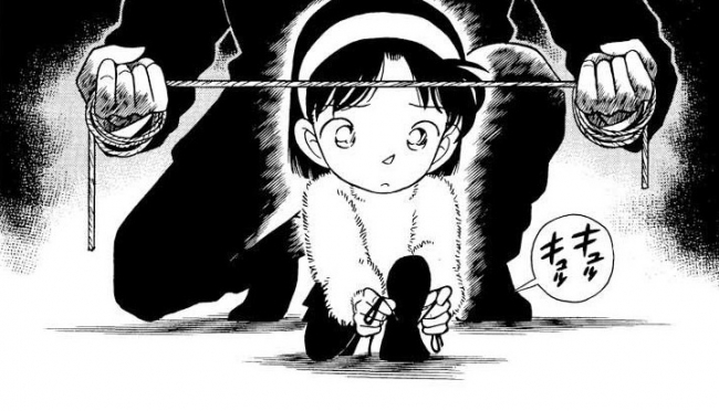 Man attempts to strangle Ayumi with a rope as she ties her shoe