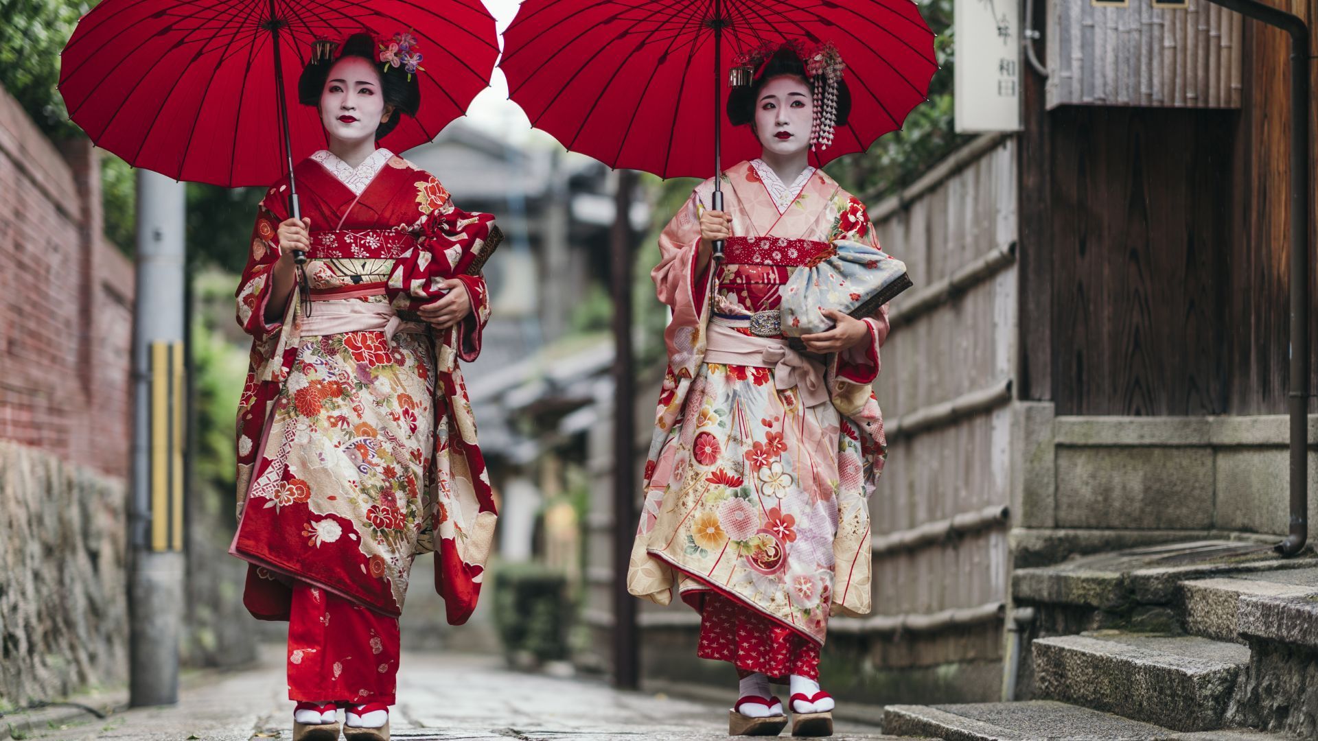 Geisha on the street of Gion 