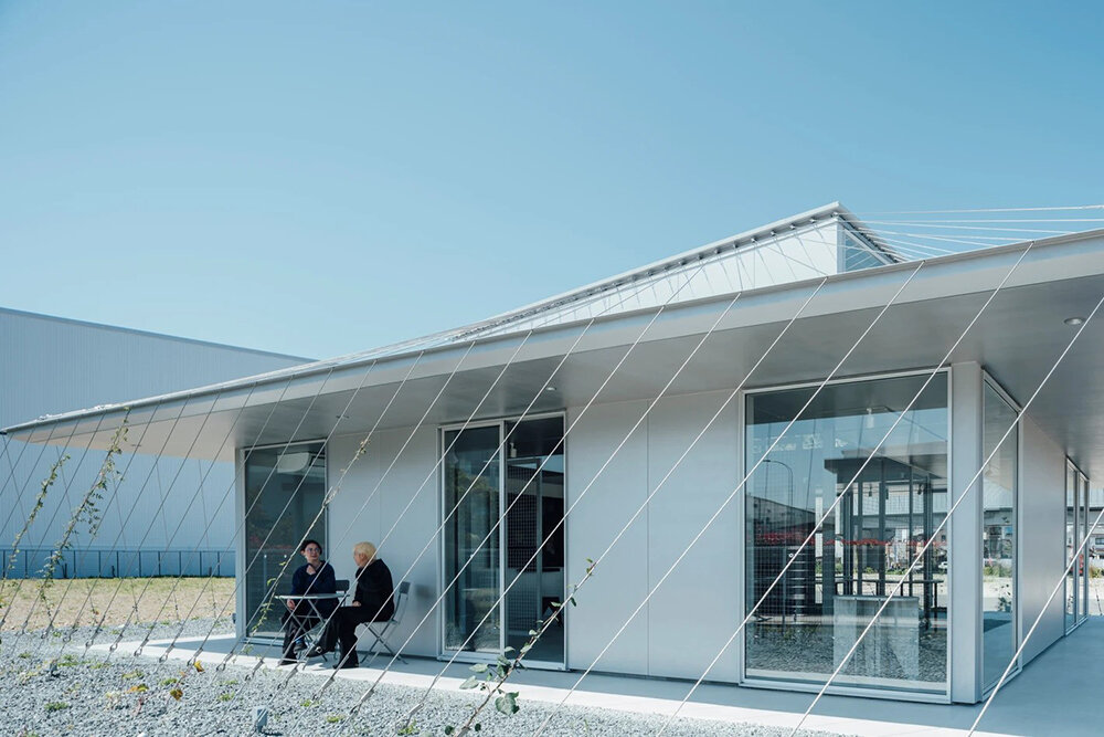 suspended wires envelop the maxell kuse ga aru studio in kyoto