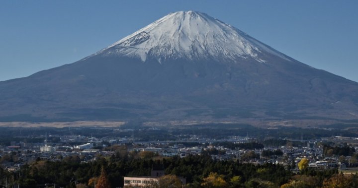Man looking for his phone airlifted from Japan’s Mt. Fuji twice in 1 week – National Man looking for his phone airlifted from Japan’s Mt. Fuji twice in 1 week - National