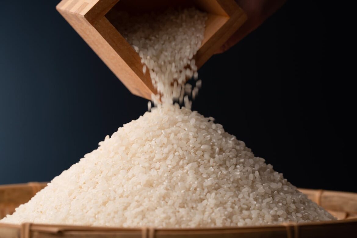 Picture of rice being poured out of a wooden box