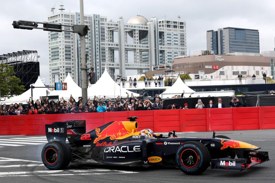 F1 in Tokyo: All Red Bull Drivers Shine at Historic Showrun F1 in Tokyo: All Red Bull Drivers Shine at Historic Showrun