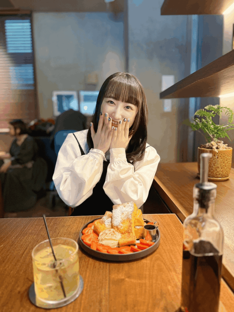 Takao Kanon's Best Friend from University Took Her Out to Eat☺️🍓🥞