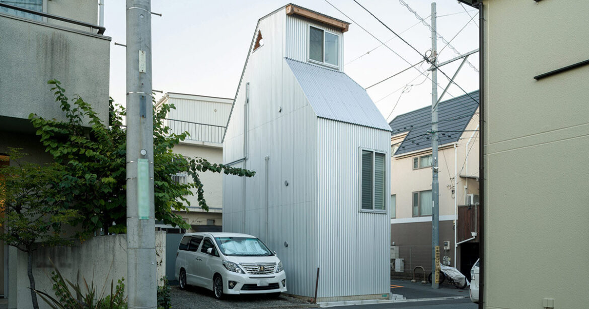 KOMINORU's 'small house on a corner lot' maximizes a tokyo sliver