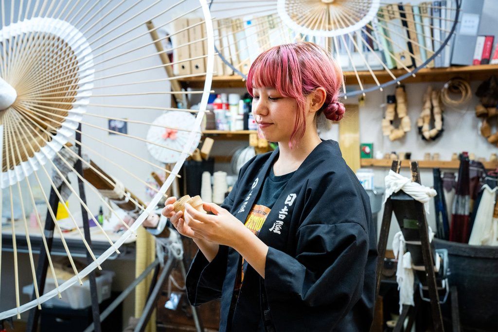 Honoka Suzuki at her Hiyoshiya workstation