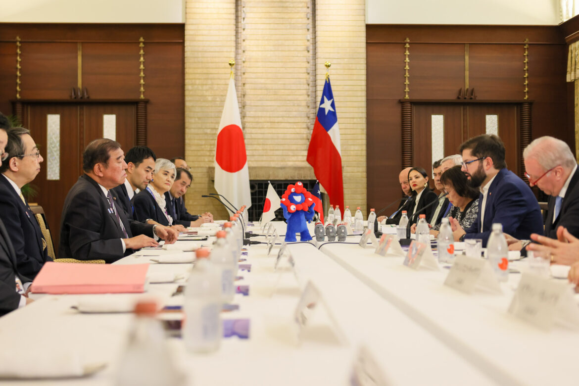 Japan-Chile Summit Meeting (Summary) (Diplomatic Relations) Japan-Chile Summit Meeting (Summary) (Diplomatic Relations)