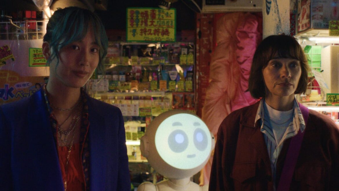 Rashida Jones as Suzie in Sunny on Apple TV+