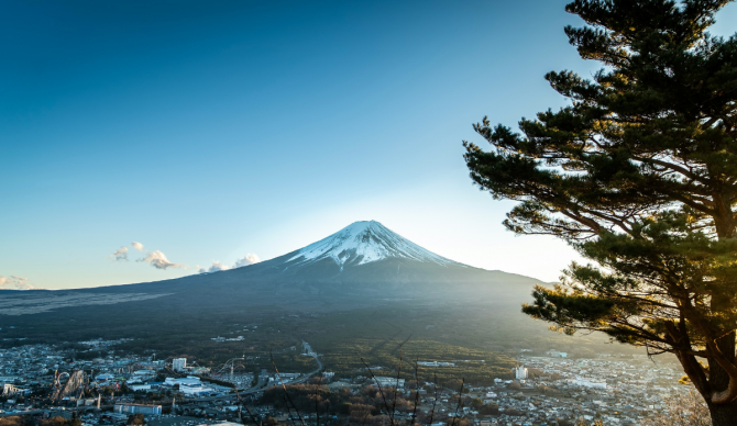 A Mayor in Japan Wants Reckless Mount Fuji Hikers to Pay for Their Rescue Costs